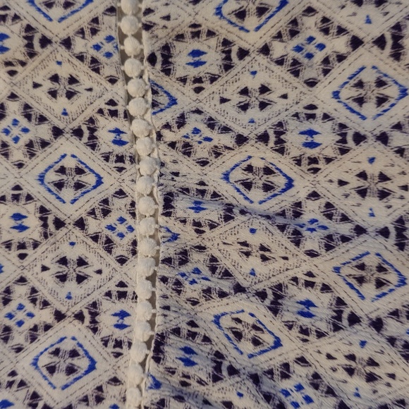 Cold shoulder Skies are Blue XS top - Picture 6 of 7